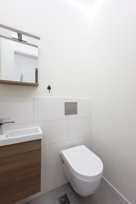 Three Bedroom Stylish Next To Acropolis Apartment Athens