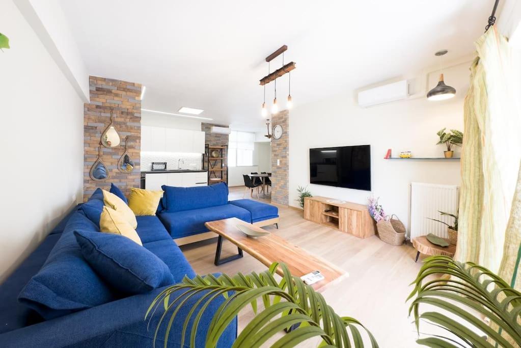 Three Bedroom Stylish Next To Acropolis Apartment Athens