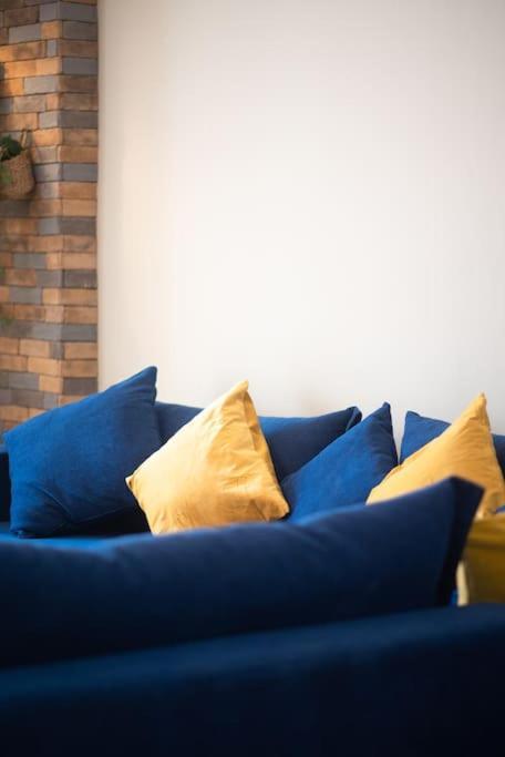 Three Bedroom Stylish Next To Acropolis Apartment *