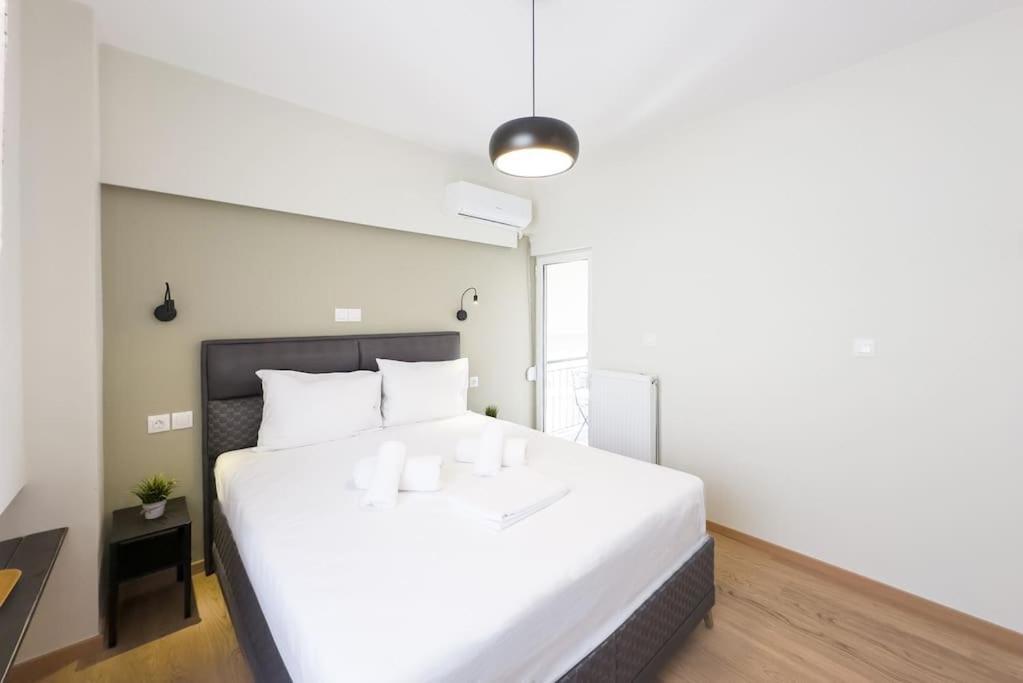 Three Bedroom Stylish Next To Acropolis Apartment