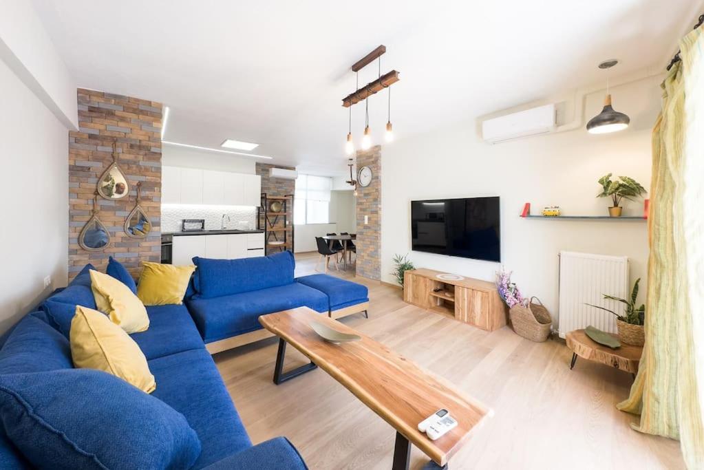 Three Bedroom Stylish Next To Acropolis Athens